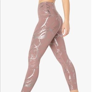 Beyond Yoga Marble Leggings in Mauve